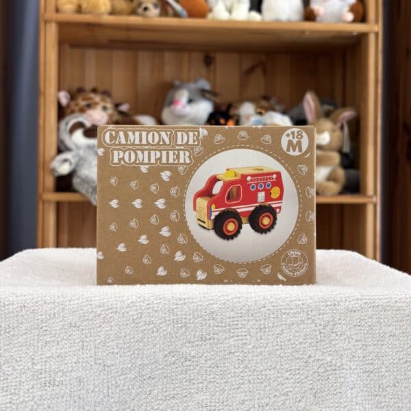 camion de pompier en bois
